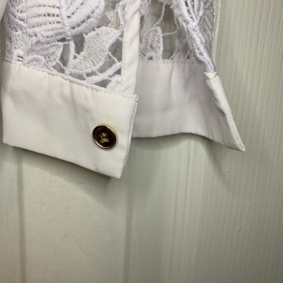 XOXO White Floral Design Cut-out button up top Size XS - Picture 7 of 7